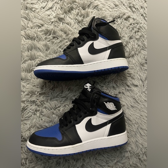 Women’s Nike Air Jordan 1 Retro High OG Royal Toe - Picture 3 of 5